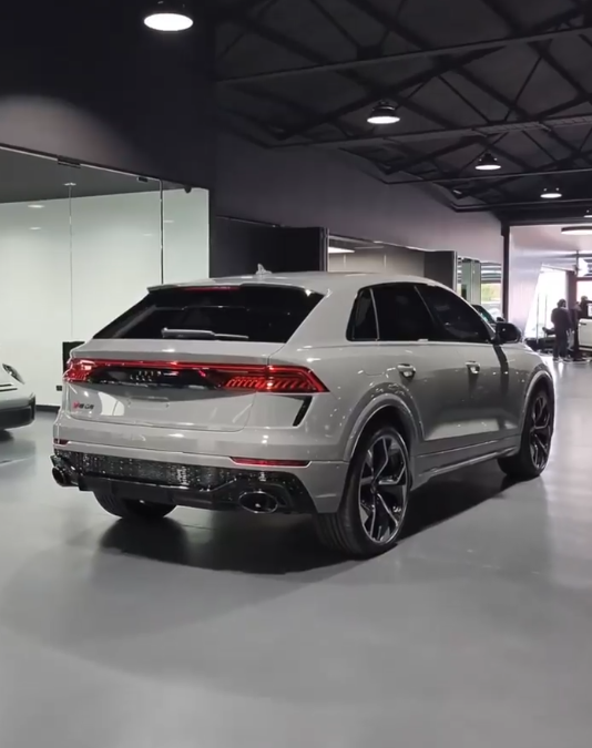 Pre-delivery: Audi RS Q8